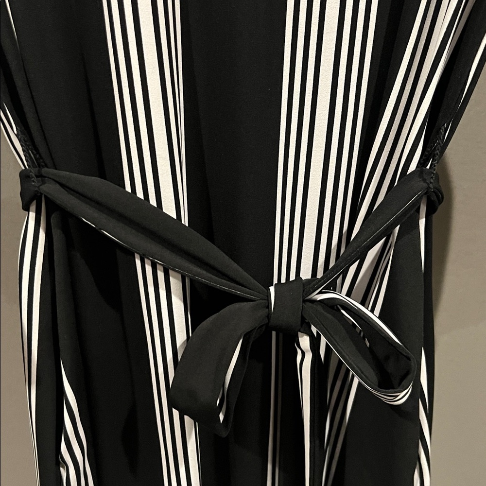 B&W Belted Shirt Dress with Pockets - Picture 4 of 8
